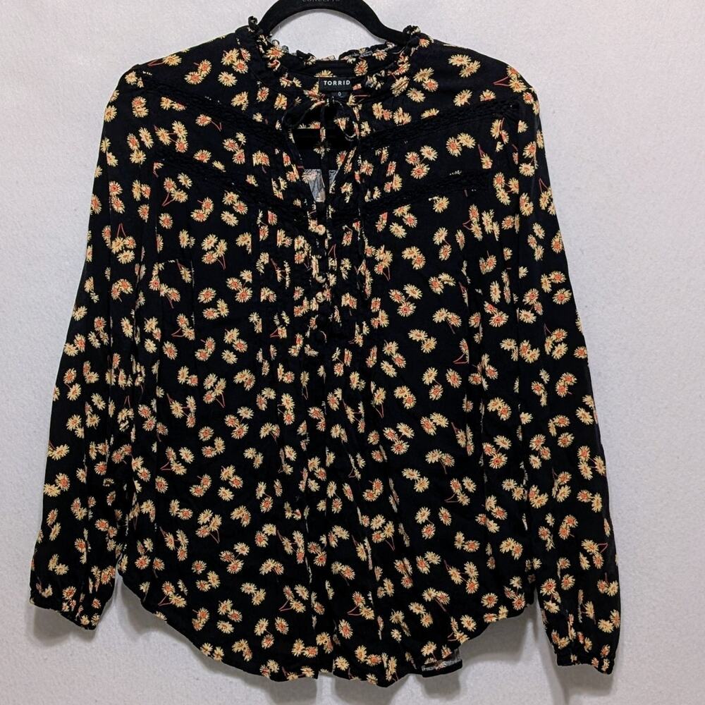 Torrid Black Yellow Floral Longsleeve Blouse Women's Sz 0 Keyhole Collar EUC